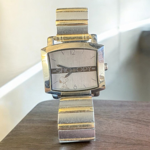 RARE Vintage Fossil limited edition snoopy watch. Collectors item - Picture 2 of 3